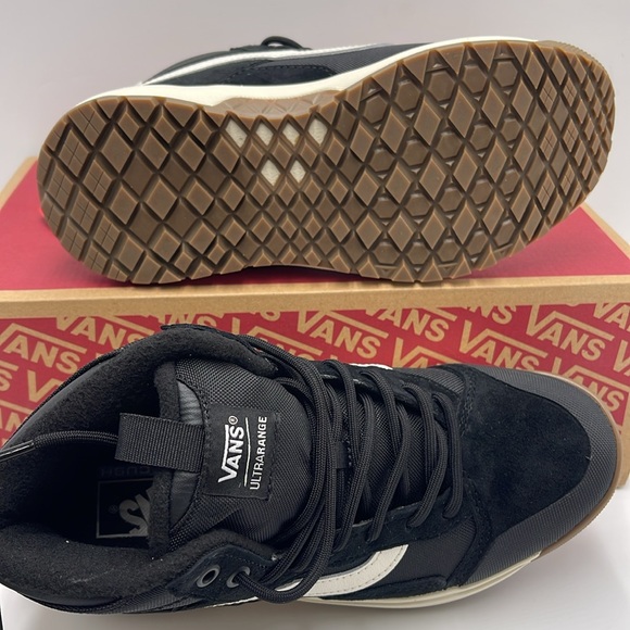 Vans WMNS Ultrarange Exo
Black/Marshmallow
VN0A5KS5BPO
Boots MTE Cold Weather - Picture 3 of 16